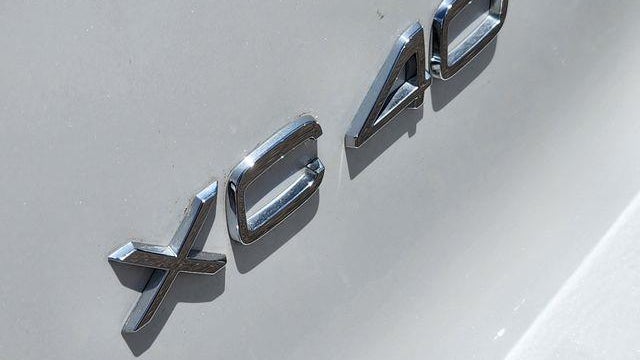 2025 Volvo XC40 B5 Plus Dark Theme