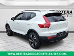 2025 XC40 Thumbnail 3