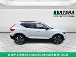 2025 XC40 Thumbnail 6