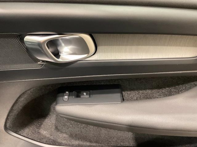 2026 Volvo XC40 - $33,455