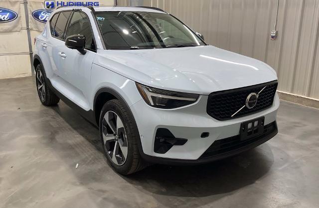 2026 Volvo XC40 - $32,415