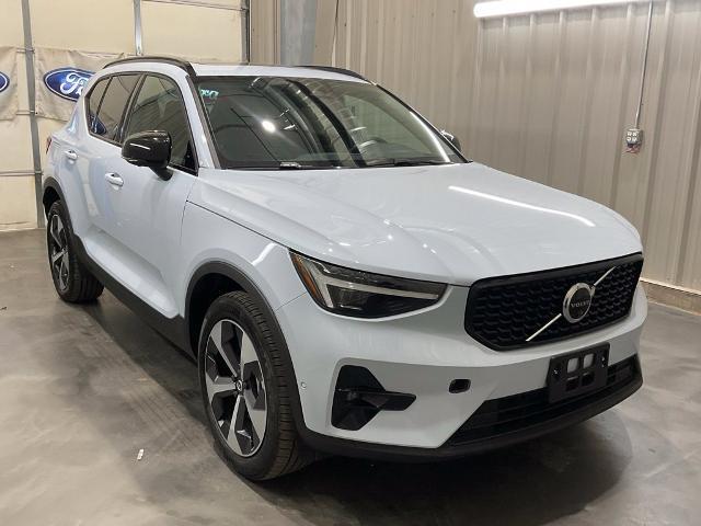 2026 Volvo XC40 - $32,415