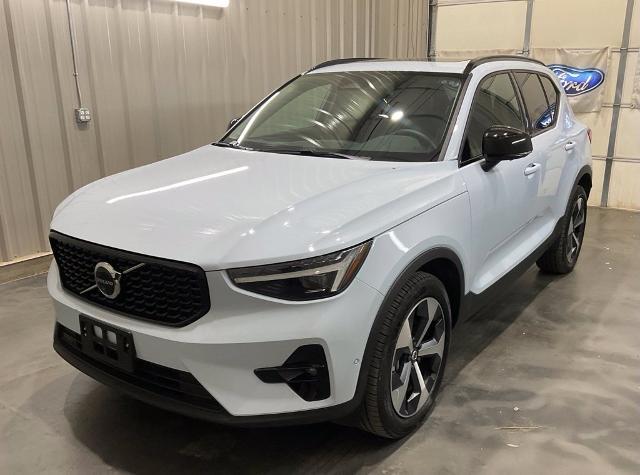 2026 Volvo XC40 - $32,415