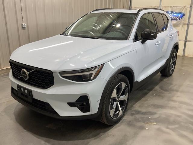 2026 Volvo XC40 - $32,415