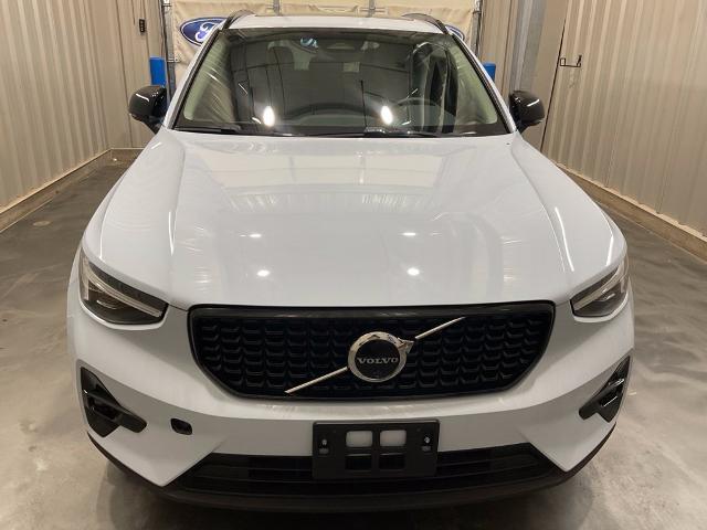 2026 Volvo XC40 - $32,415
