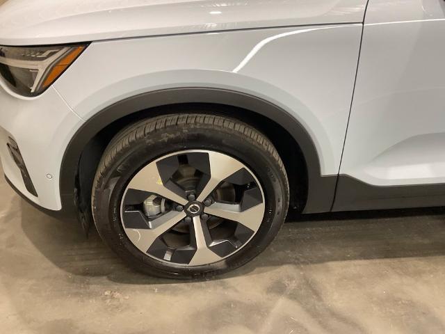 2026 Volvo XC40 - $32,415