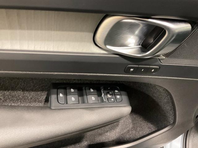 2026 Volvo XC40 - $32,415