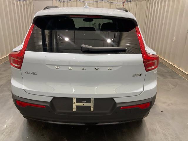 2026 Volvo XC40 - $32,415