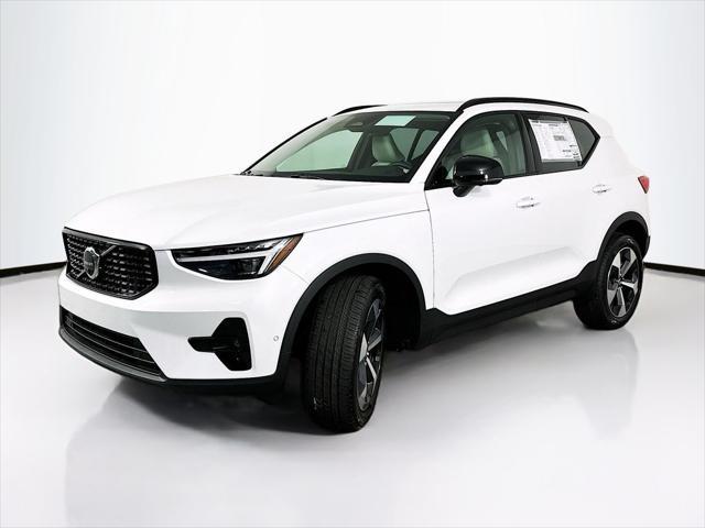2026 Volvo XC40 - $43,337
