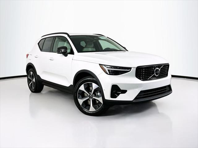 2026 Volvo XC40 - $43,337