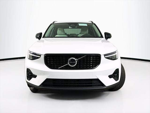 2026 Volvo XC40 - $43,337