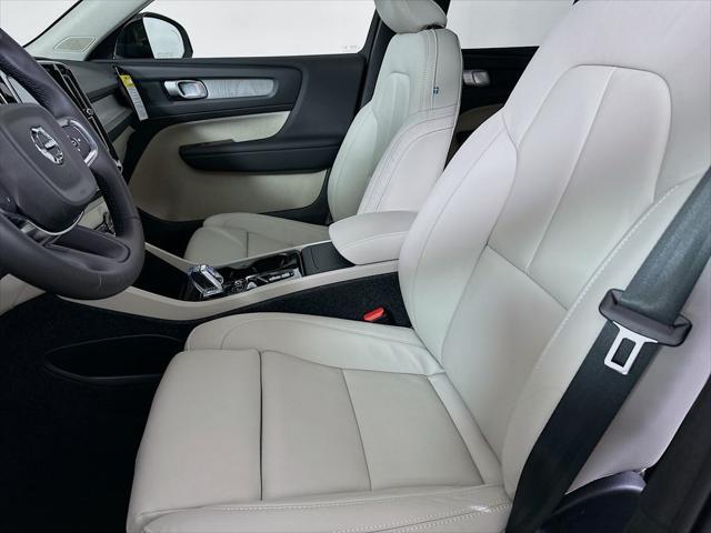 2026 Volvo XC40 - $43,337
