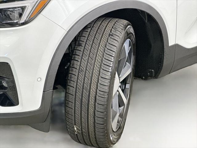 2026 Volvo XC40 - $43,337