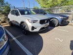 2025 XC40 Thumbnail 3