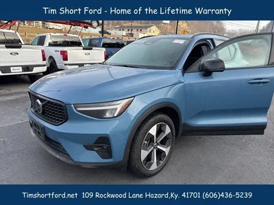 2025 Volvo XC40 AWD B5 Plus Dark Theme 4DR SUV