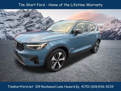 2025 Volvo XC40 AWD B5 Plus Dark Theme 4DR SUV