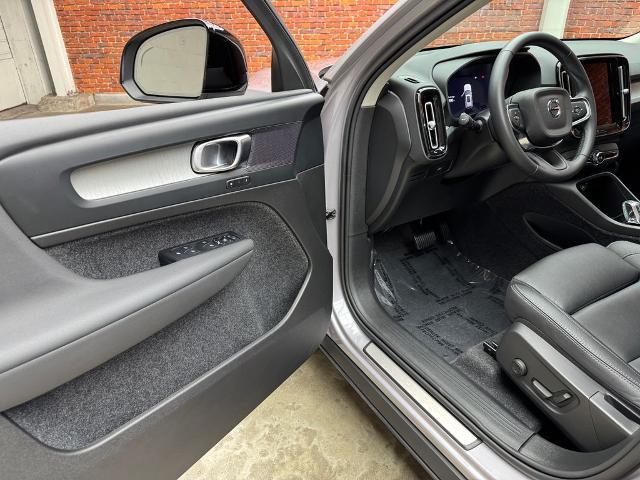 2026 Volvo XC40 - $37,010