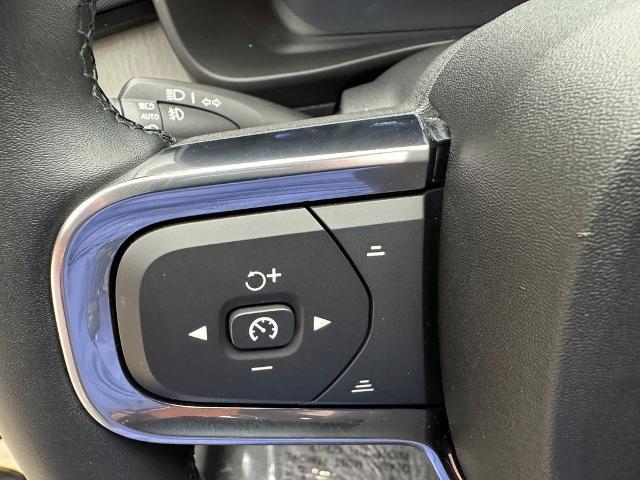2026 Volvo XC40 - $37,010
