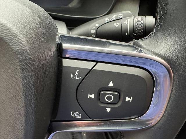 2026 Volvo XC40 - $37,010