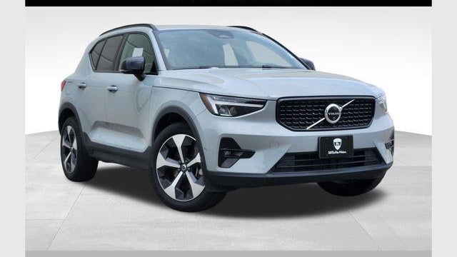 Preowned 2025 Volvo XC40 B5 Plus Dark Theme for Sale