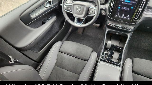 2025 Volvo XC40 B5 Plus Dark Theme