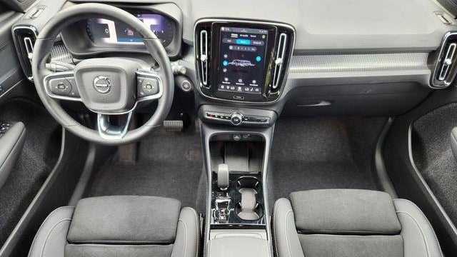 2025 Volvo XC40 B5 Plus Dark Theme