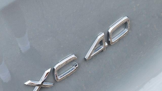 2025 Volvo XC40 B5 Plus Dark Theme