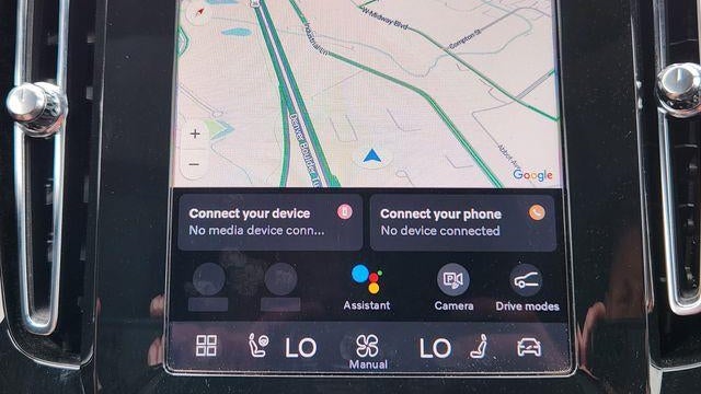 2025 Volvo XC40 B5 Plus Dark Theme