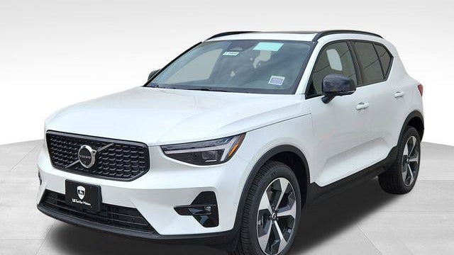 2026 Volvo XC40 B5 Plus