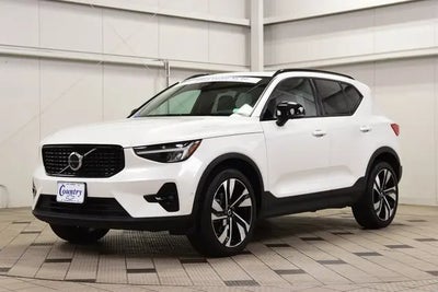 2025 Volvo XC40 AWD B5 Plus Dark Theme 4DR SUV