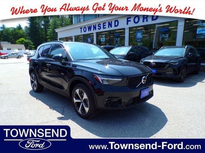 2025 Volvo XC40 AWD B5 Plus Dark Theme 4DR SUV