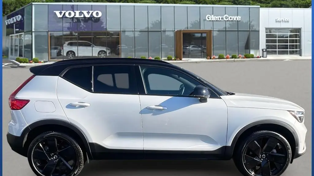 2026 Volvo XC40 B5 Ultra Black Edition