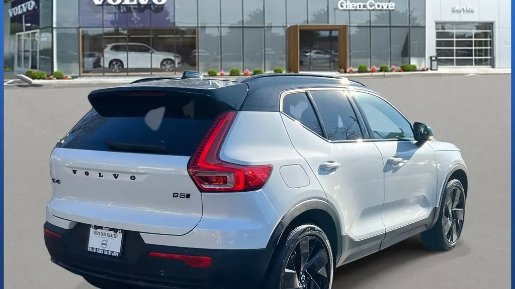 2026 Volvo XC40 B5 Ultra Black Edition