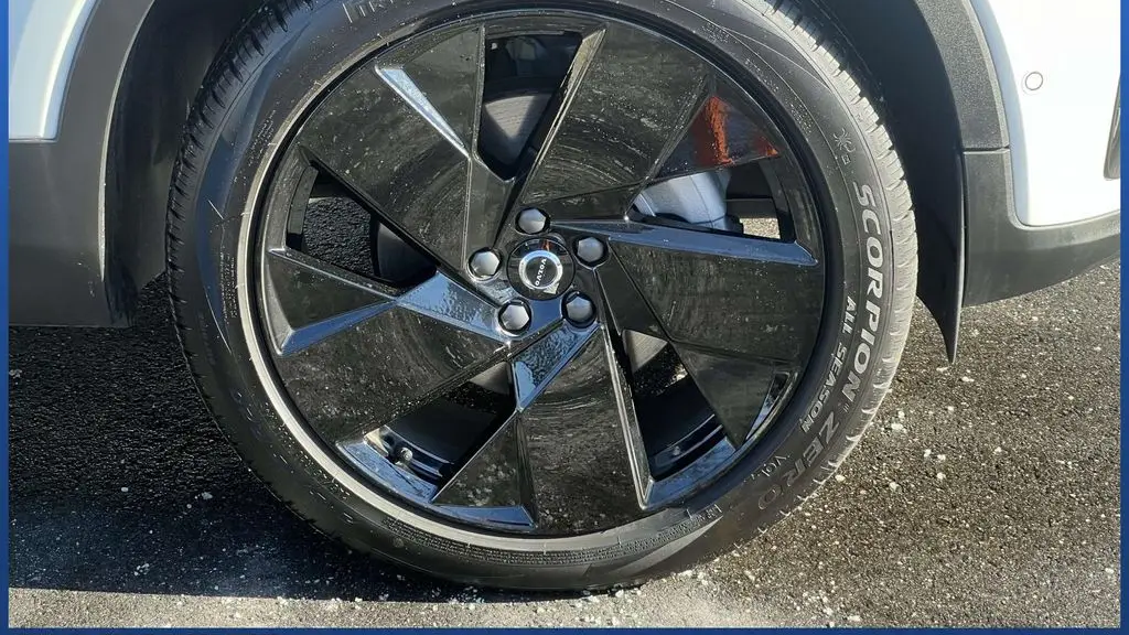 2026 Volvo XC40 B5 Ultra Black Edition