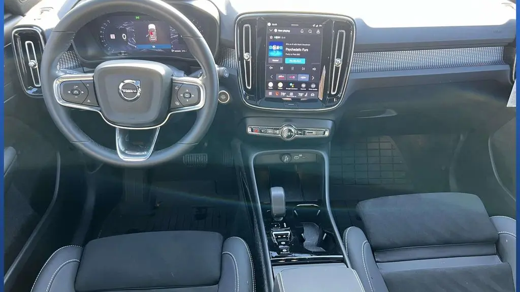 2026 Volvo XC40 B5 Ultra Black Edition