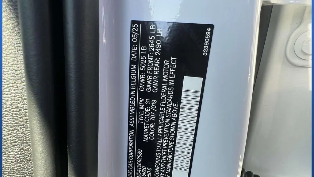 2026 Volvo XC40 B5 Ultra Black Edition