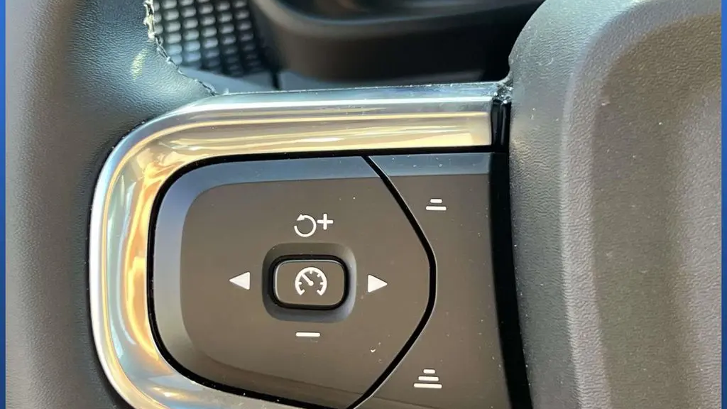 2026 Volvo XC40 B5 Ultra Black Edition