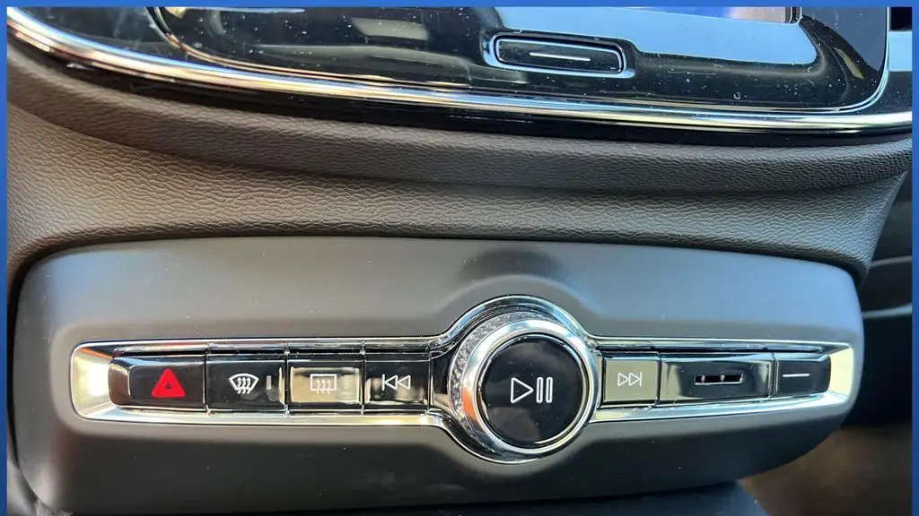 2026 Volvo XC40 B5 Ultra Black Edition