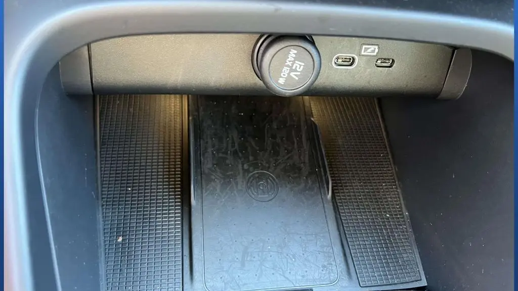 2026 Volvo XC40 B5 Ultra Black Edition