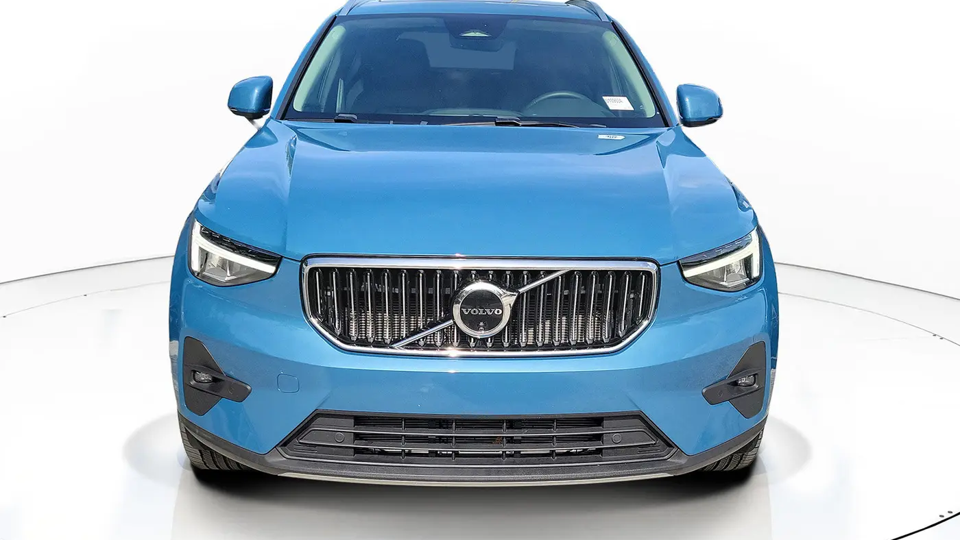 2024 Volvo XC40 B5 Plus Bright Theme