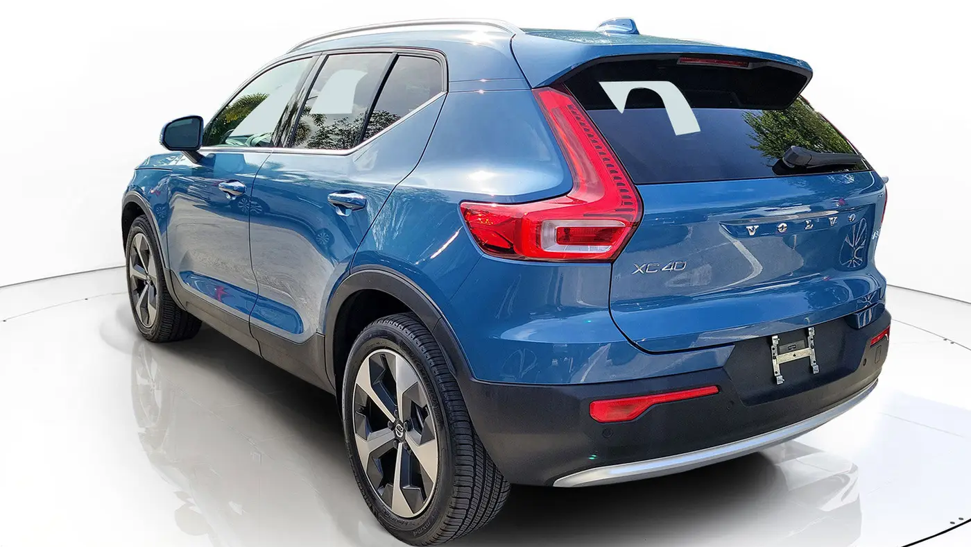 2024 Volvo XC40 B5 Plus Bright Theme
