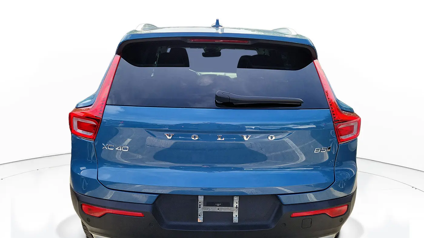 2024 Volvo XC40 B5 Plus Bright Theme