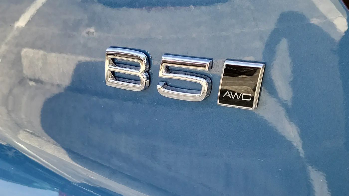 2024 Volvo XC40 B5 Plus Bright Theme