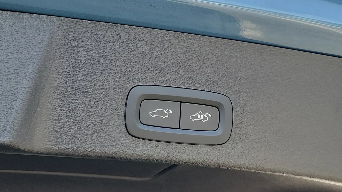 2024 Volvo XC40 B5 Plus Bright Theme