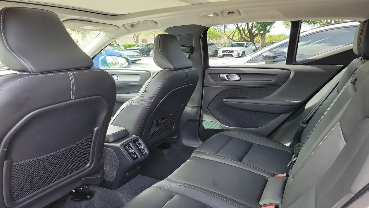 2024 Volvo XC40 B5 Plus Bright Theme