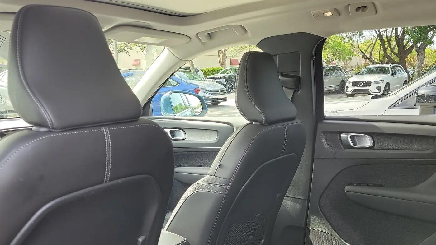 2024 Volvo XC40 B5 Plus Bright Theme