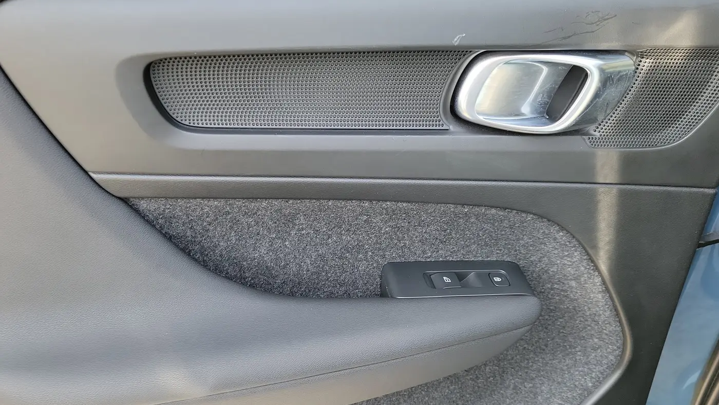 2024 Volvo XC40 B5 Plus Bright Theme
