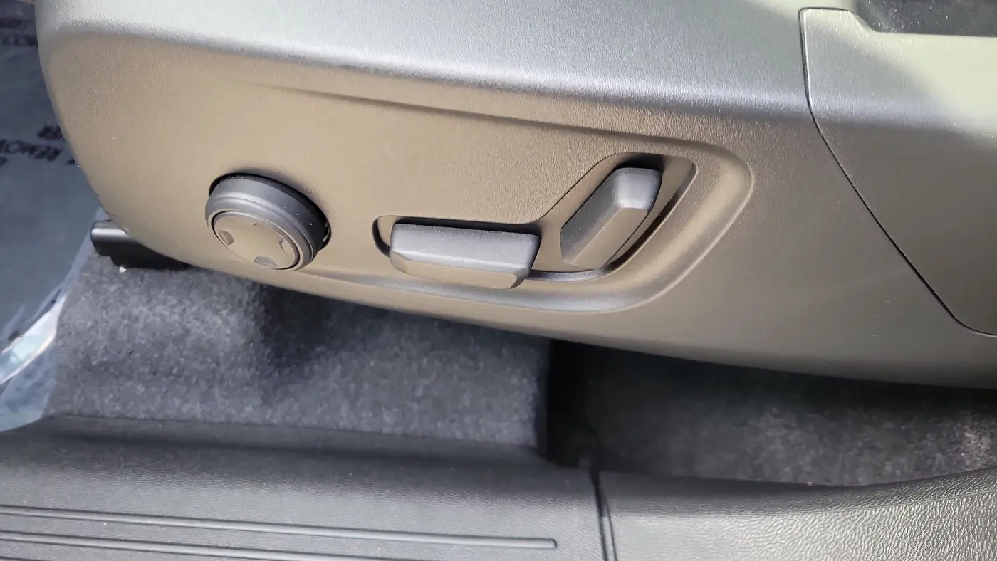 2024 Volvo XC40 B5 Plus Bright Theme