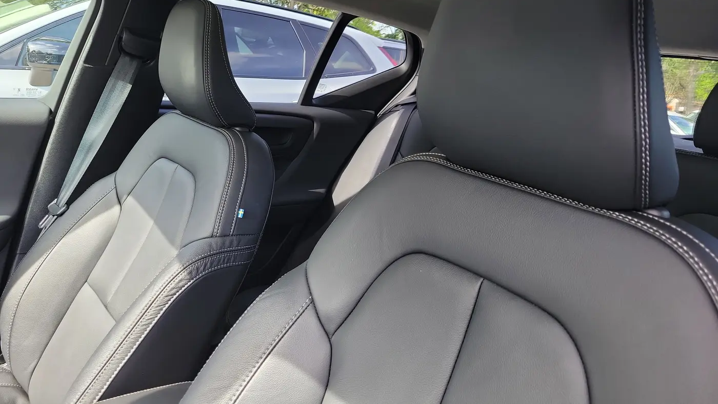 2024 Volvo XC40 B5 Plus Bright Theme