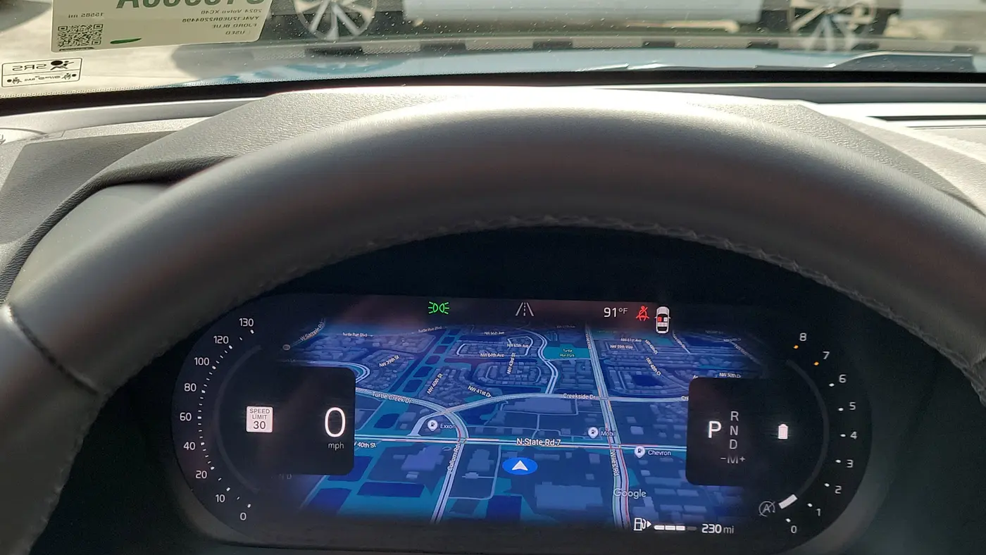 2024 Volvo XC40 B5 Plus Bright Theme